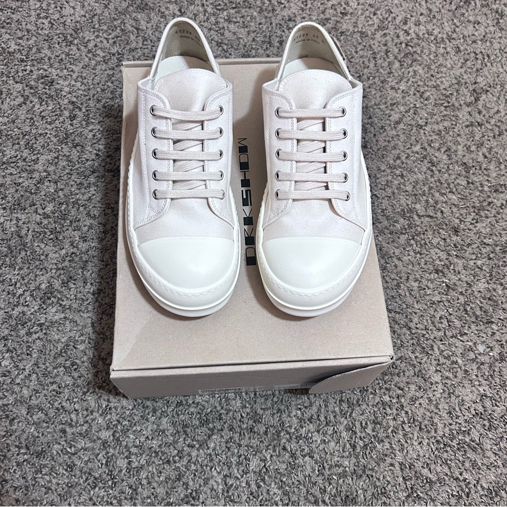 Rick Owen’s Dark shadow size 9/42 natural milk milk